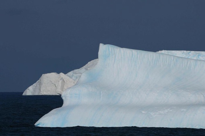 南极威德尔海上的冰山。