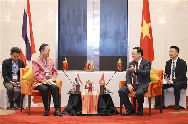 越南国会主席会见泰国商会主席兼泰越友好协会主席。