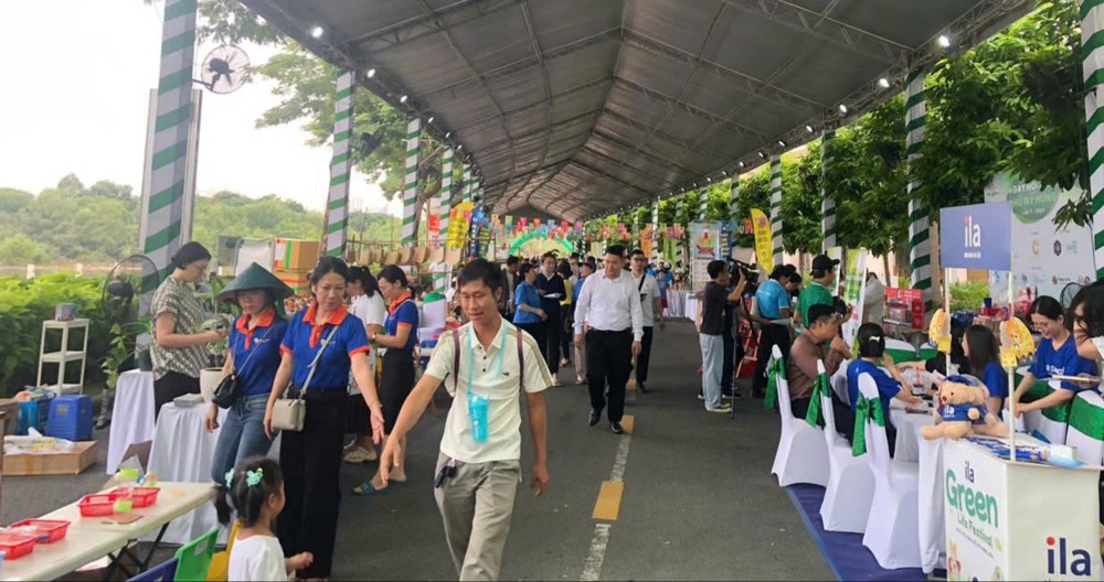 盛会刚开幕便已吸引不少都市区内外居民前往参观。