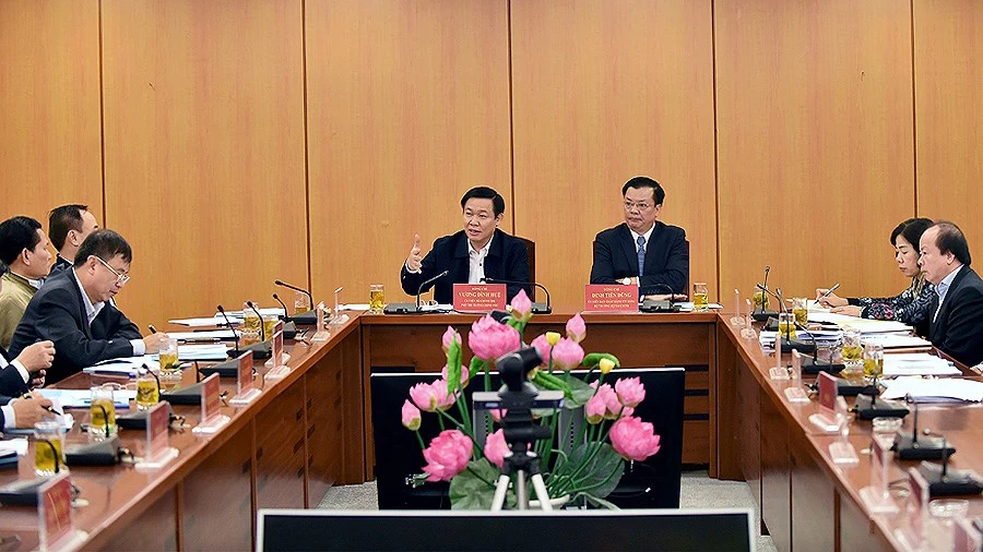 Phó Thủ tướng Vương Đình Huệ làm việc với Bộ Tài chính về vấn đề tiền lương