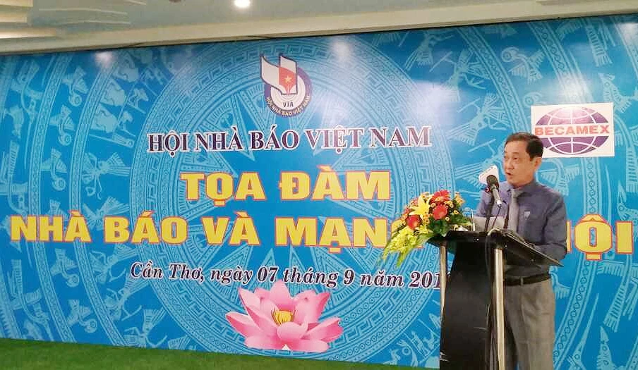 Nhà báo Nguyễn Bé, Phó Chủ tịch Hội nhà báo Việt Nam phát biểu tại buổi tọa đàm. Ảnh: HÀM LUÔNG