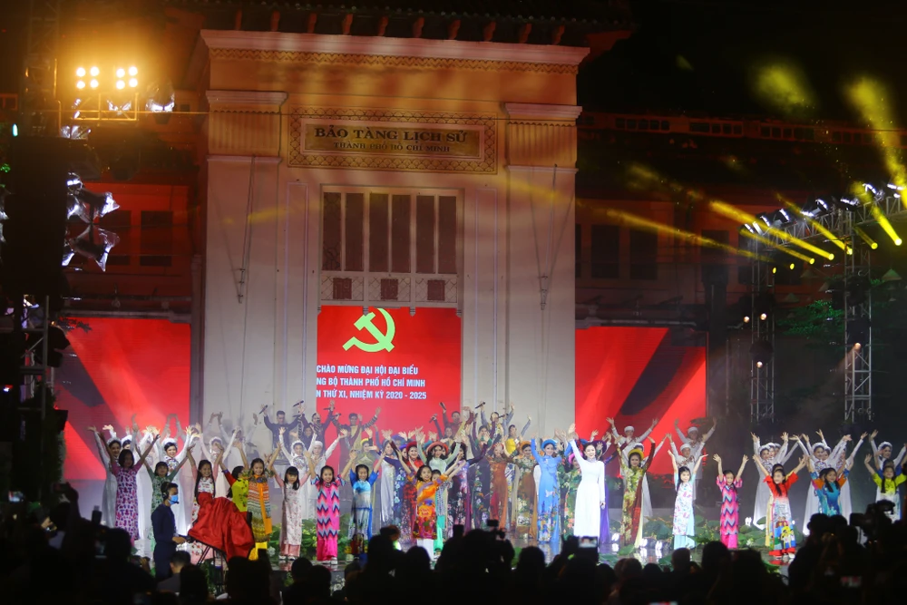 Khai mạc Lễ hội Áo dài TPHCM 2020 tại Bảo tàng Lịch sử Việt Nam. Ảnh: DŨNG PHƯƠNG