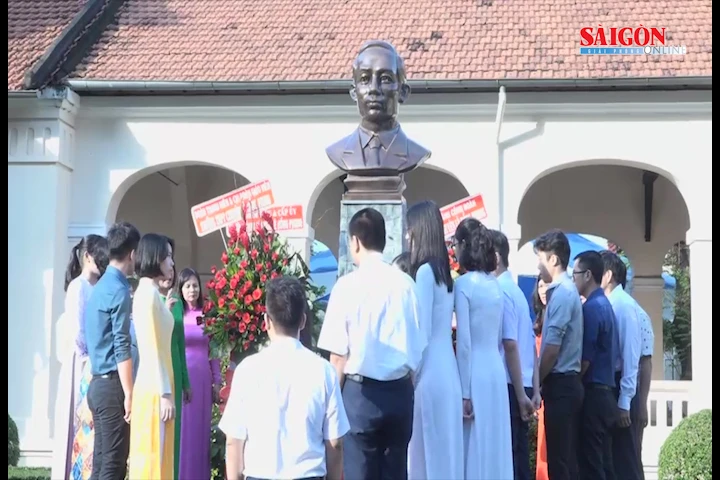 Khánh thành tượng đài cố Tổng Bí thư Lê Hồng Phong
