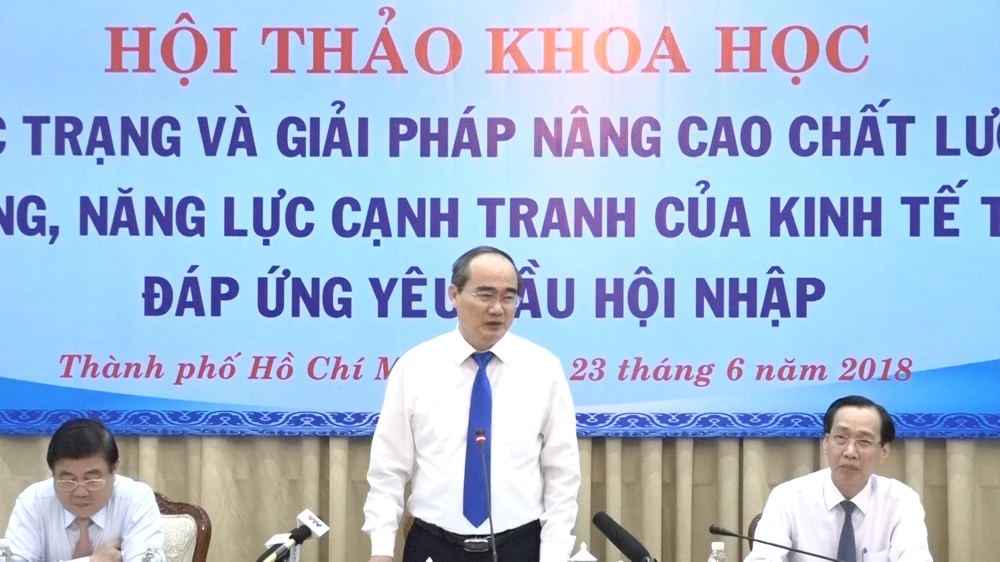 Chủ tịch Nguyễn Thành Phong: Mong các chuyên gia, nhà khoa học đóng góp phát triển bền vững TP