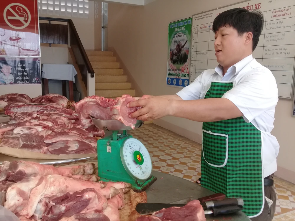 Tiền Giang kêu gọi tiêu thụ thịt heo giúp nông dân