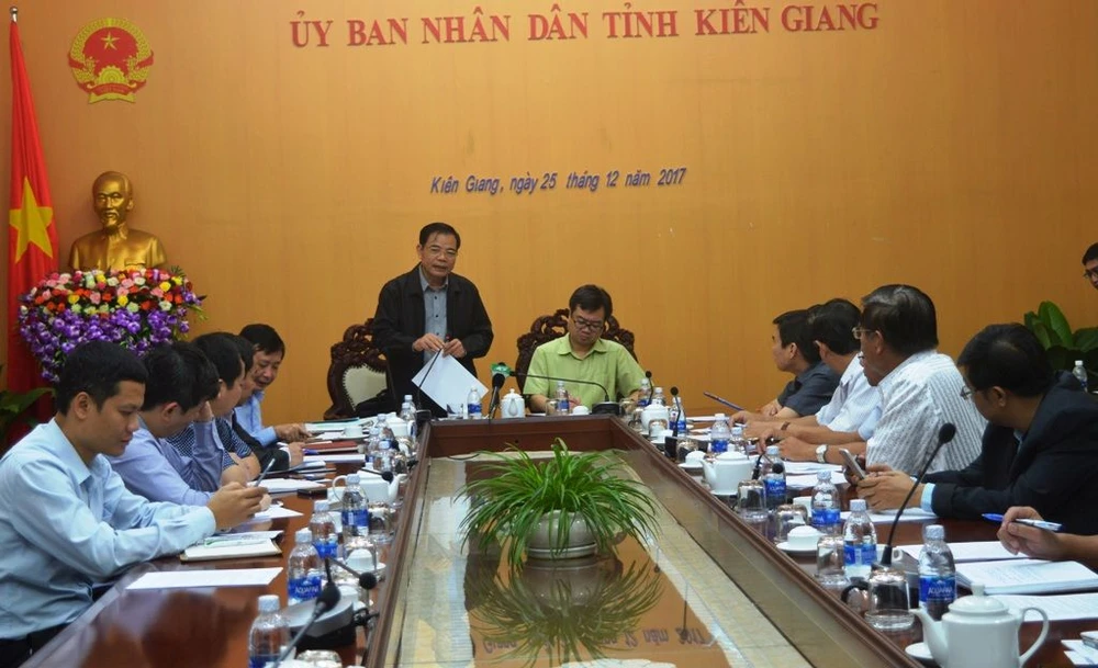 Bộ trưởng Bộ NN-PTNT Nguyễn Xuân Cường làm việc với tỉnh Kiên Giang về công tác phòng chống bão