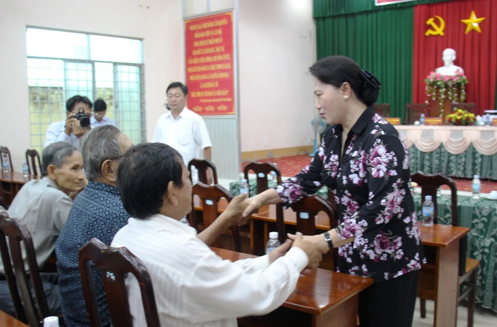 Chủ tịch Quốc hội Nguyễn Thị Kim Ngân tiếp xúc cử tri quận Ninh Kiều - Cần Thơ vào chiều 4-5