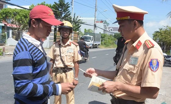  Lực lượng chức năng Kiên GIang tăng cường kiểm tra, đảm bảo an toàn giao thông dịp lễ 2-9