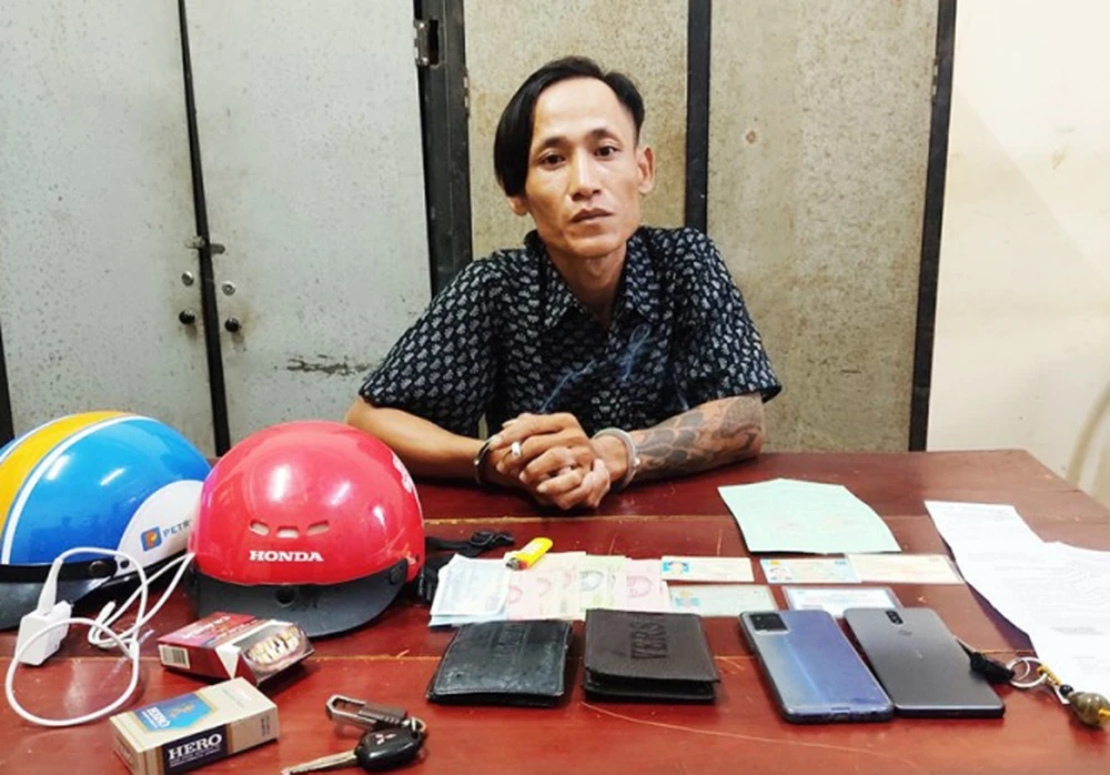 Nghi phạm Nguyễn Hoàng Huy tại cơ quan điều tra. Ảnh: CTV
