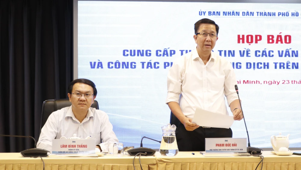 Đồng chí Lâm Đình Thắng và đồng chí Phạm Đức Hải chủ trì họp báo.