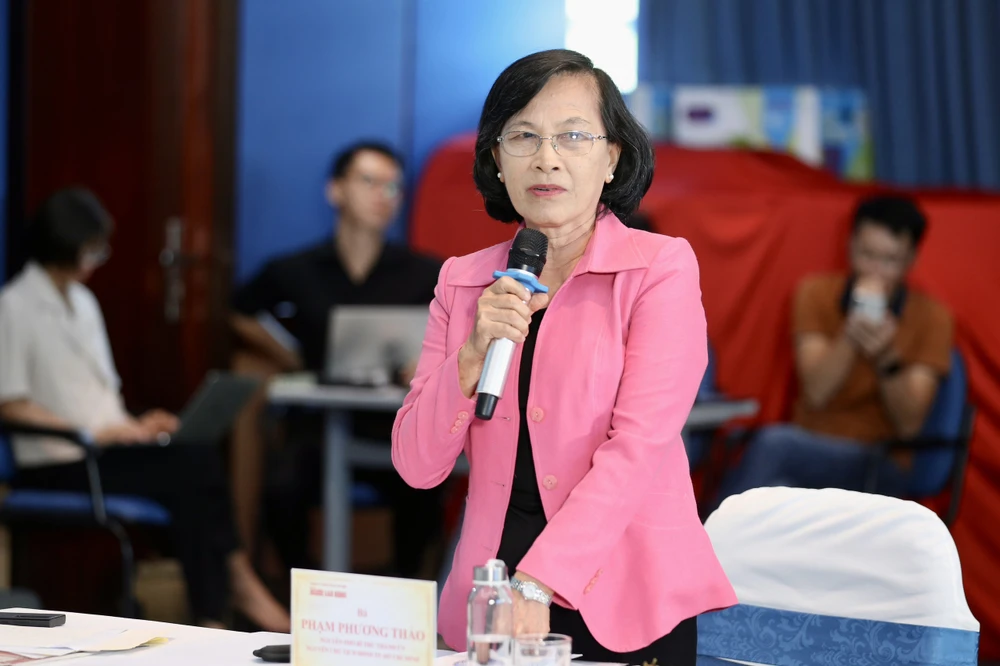 Nguyên Phó Bí thư Thành ủy, nguyên Chủ tịch HĐND TPHCM Phạm Phương Thảo phát biểu tại hội thảo.