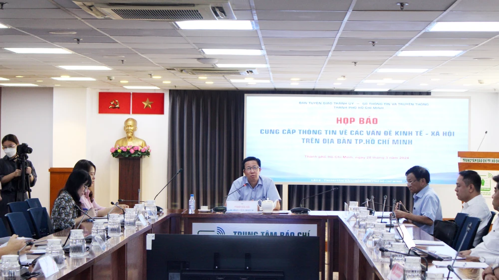 Quang cảnh họp báo cung cấp thông tin cho báo chí tại TPHCM