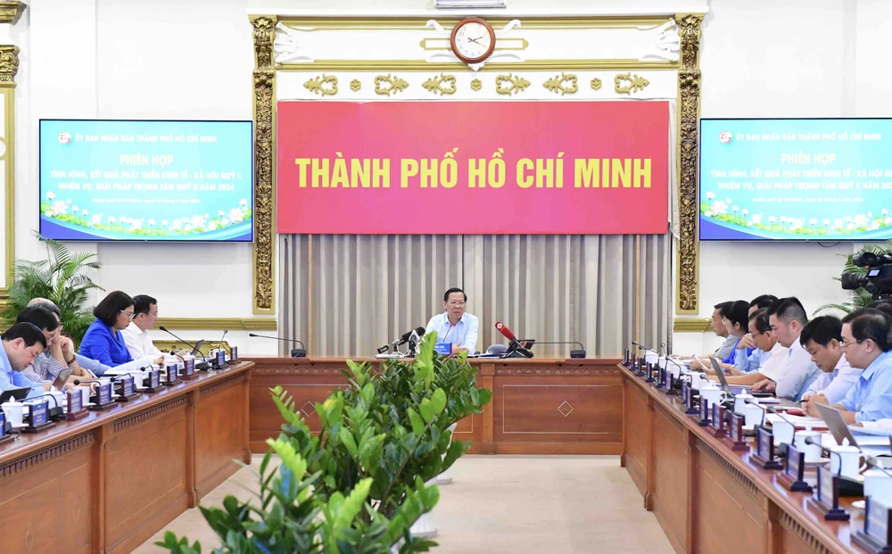 Quang cảnh phiên họp. Ảnh: VIỆT DŨNG