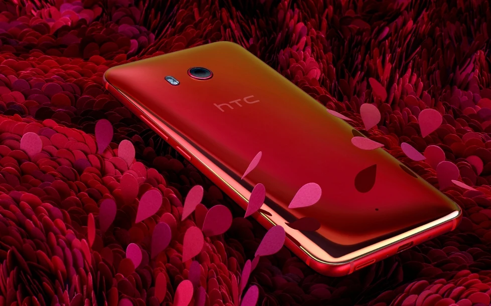 HTC U11 Sắc Đỏ Thời Thượng có giá bán gần 17 triệu đồng