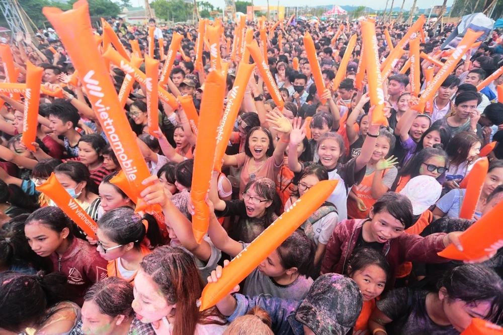 “Đại nhạc hội bùng nổ sắc màu” được Vietnamobile tổ chức khi công bố 3G