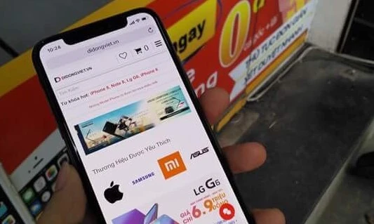 Người Việt đã cầm iPhone X trên tay