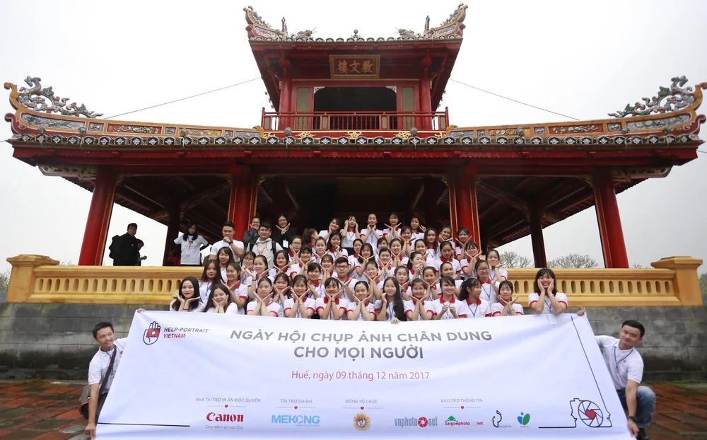 Các thành viên của Help-Portrait Việt Nam tại Huế