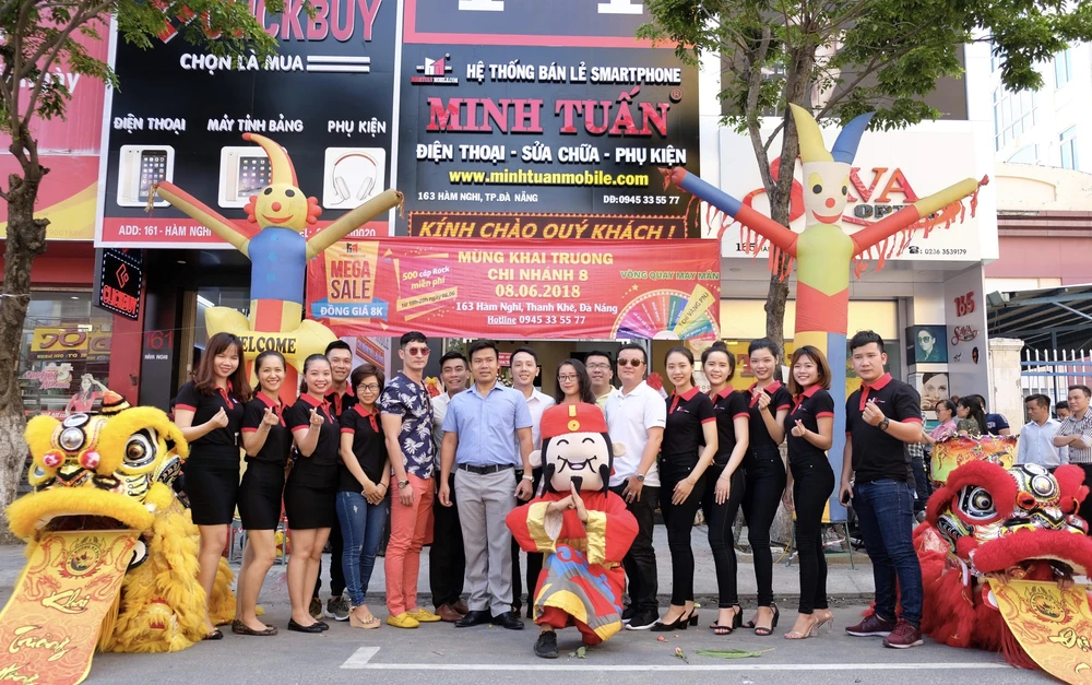 Minh Tuấn Mobile ngày khai trương cửa hàng ở Đà Nẵng