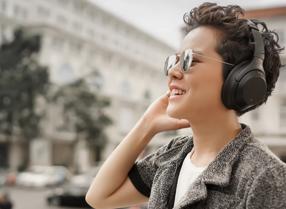 Tiên Tiên là gương mặt đại diện cho dòng tai nghe Sony 1000X 2018