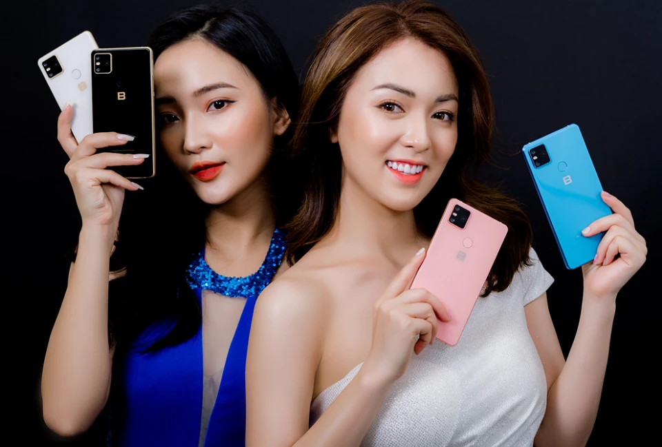 CEO BKAV Nguyễn Tử Quảng: Bphone là smartphone đầu tiên trên thế giới có  tính năng chụp macro, tính ứng dụng hơn hẳn các hãng khác nên được Bfans  khen ngợi