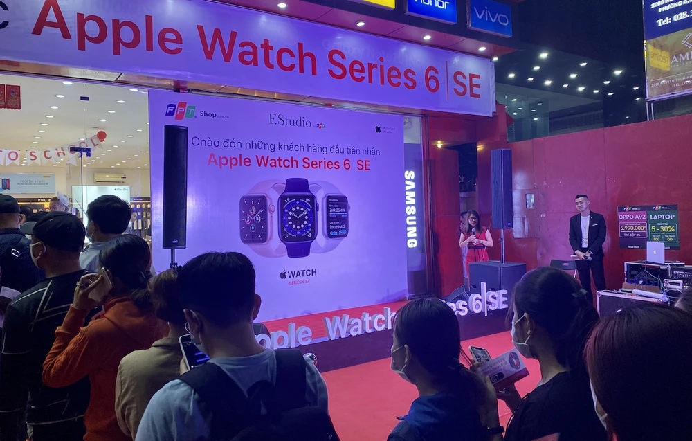 Apple Watch Series 6 và SE chính hãng được bán tại FPT Shop