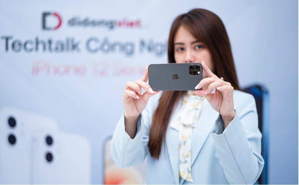 Giá iPhone 12 tại Di Động Việt đang “phá đảo” thị trường điện thoại mùa tết