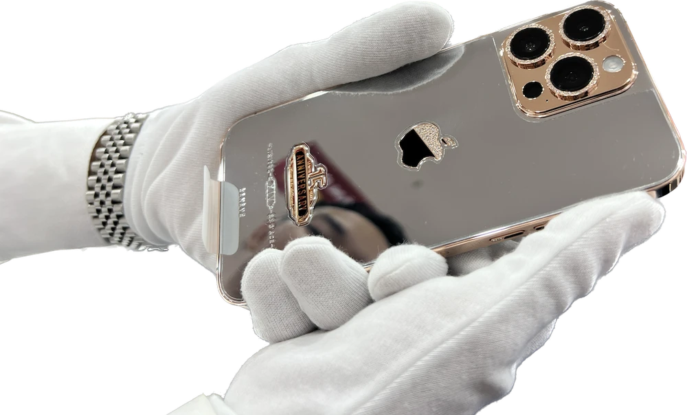 Chiếc iPhone 14 Pro Max mạ vàng và kim cương