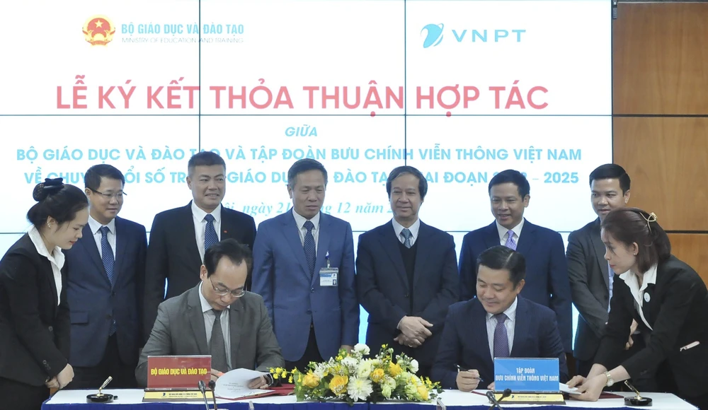 Đại diện Bộ GD-ĐT và tập đoàn VNPT ký kết thoả thuận hợp tác