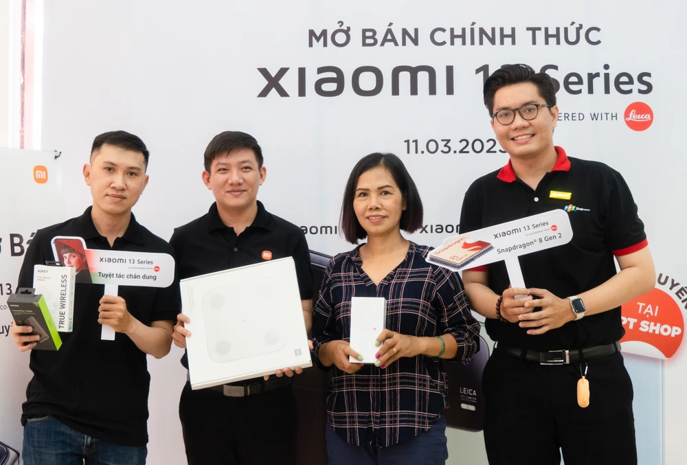Những khách hàng đầu tiên sở hữu siêu phẩm Xiaomi 13 Series