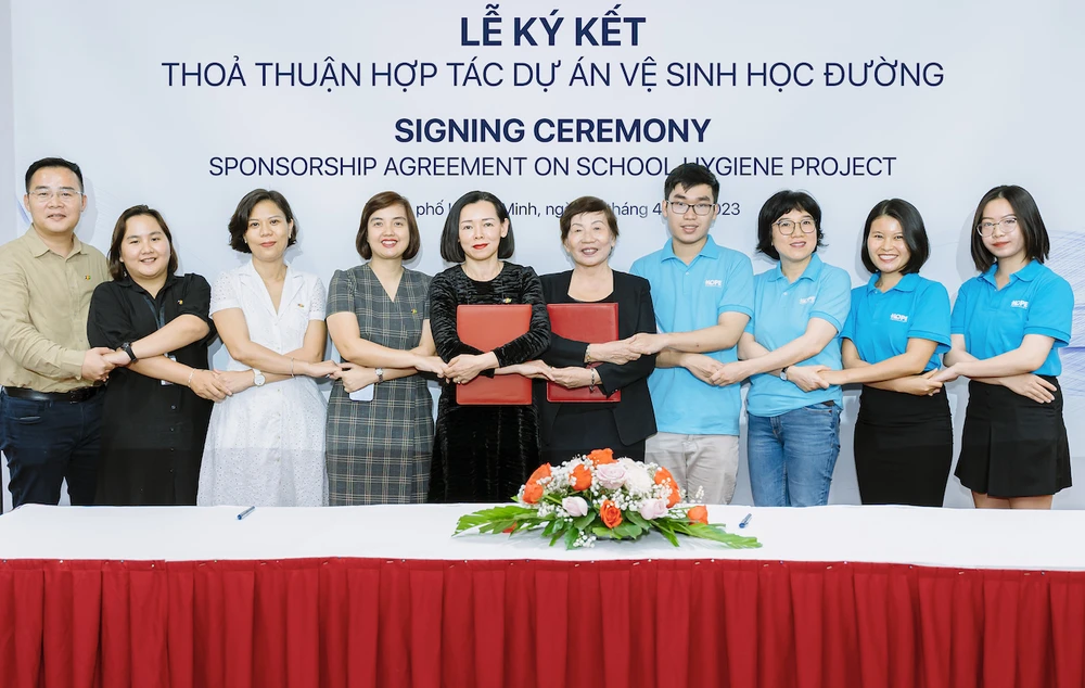 FPT Long Châu và Quỹ Hy vọng đã ký kết triển khai dự án "Vệ sinh học đường"