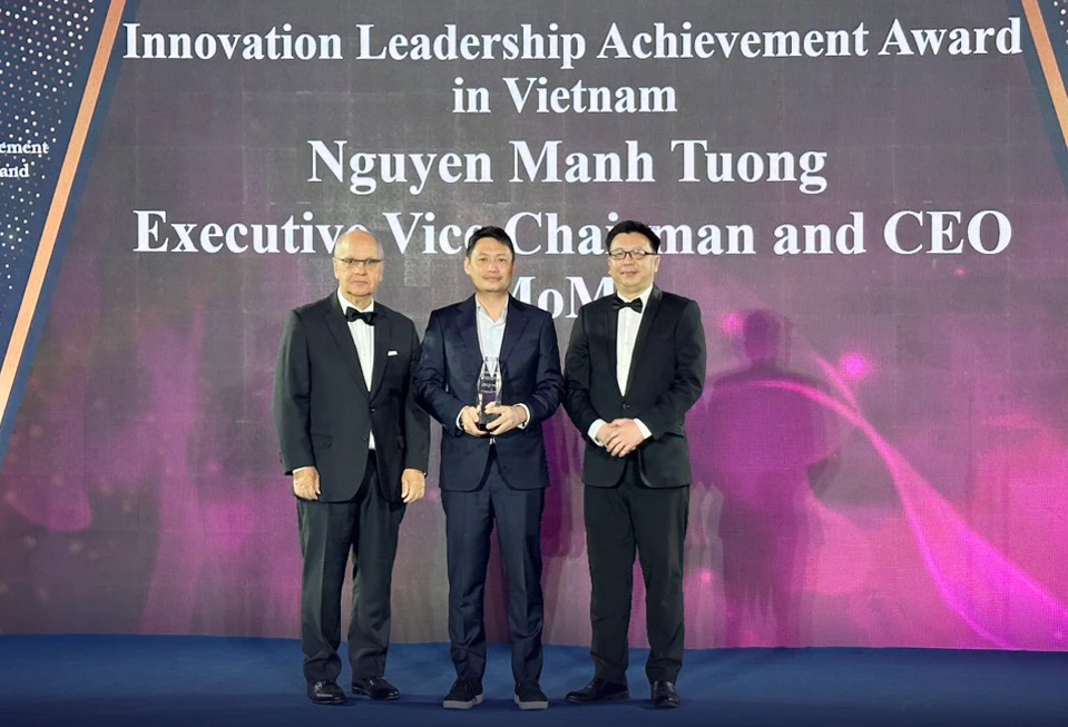 CEO MoMo Nguyễn Mạnh Tường nhận giải thưởng