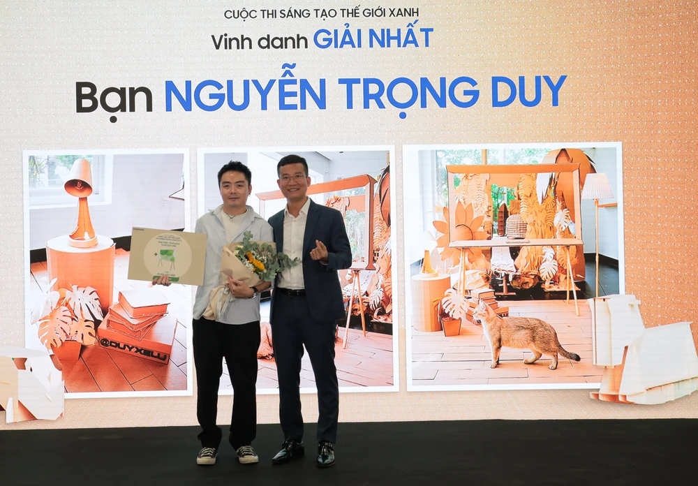Ban tổ chức trao giải nhất cuộc thi cho tác giả Nguyễn Trọng Duy