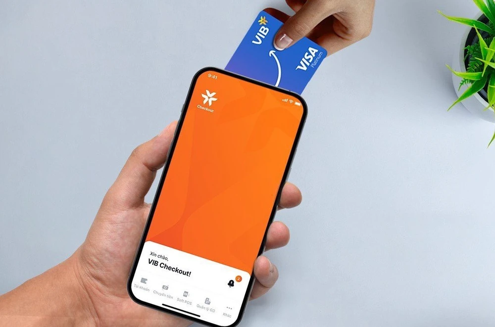 VIB Checkout tích hợp công nghệ SoftPOS giúp thanh toán thẻ ngay trên điện thoại di động