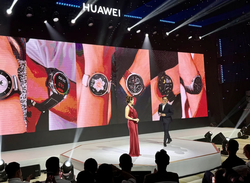 Huawei Watch GT4 ra mắt tại Việt Nam cùng sự xuất hiện của ca sĩ Chi Pu