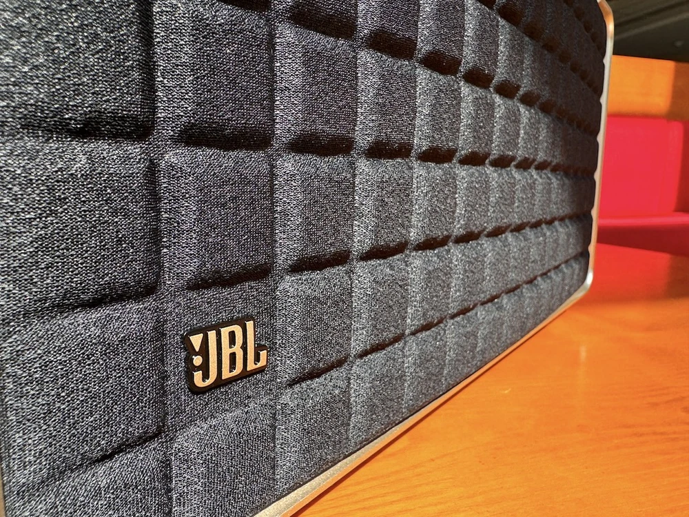 Trên tay JBL Authentics 500: Chiếc loa mang phong cách JBL nguyên thủy,  công suất 270W, giá 16.9 triệu đồng