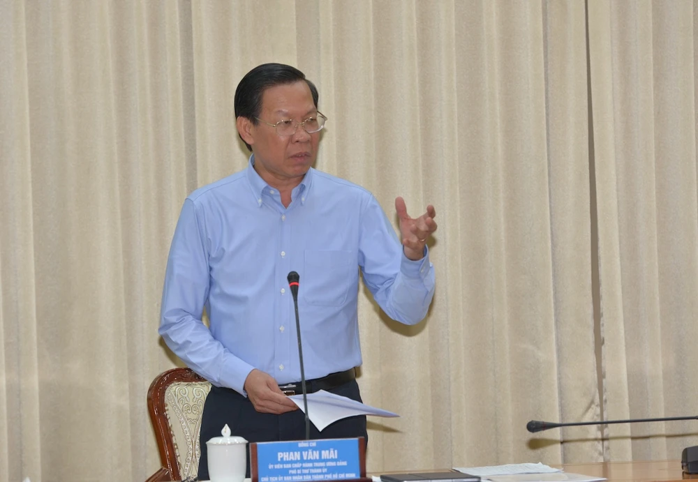Chủ tịch UBND TPHCM Phan Văn Mãi chủ trì cuộc họp. Ảnh: CAO THĂNG