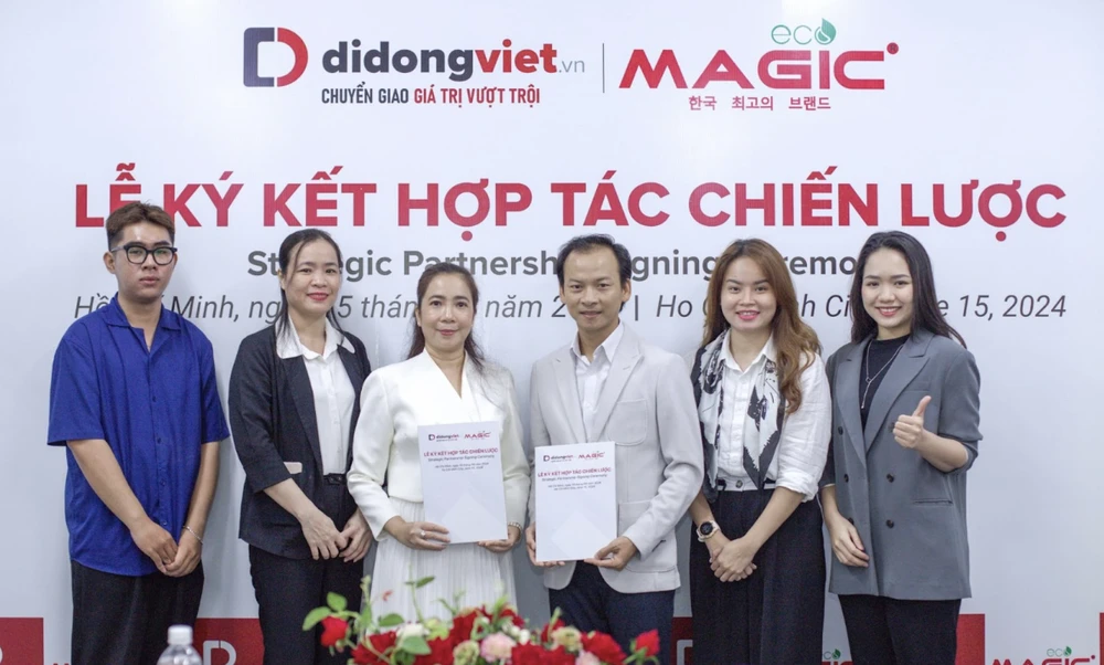 CEO Nguyễn Ngọc Đạt, đại diện Di Động Việt ký kết với đối tác chiến lược Magic