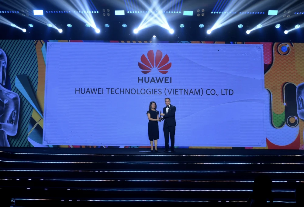 Huawei Việt Nam nhận giải thưởng Nơi làm việc tốt nhất châu Á 2024 - HR Asia Best Companies To Work For In Asia Awards.