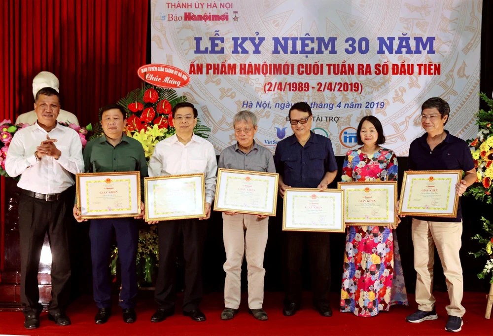Kỷ niệm 30 năm ngày ấn phẩm Hà Nội mới cuối tuần ra số đầu tiên