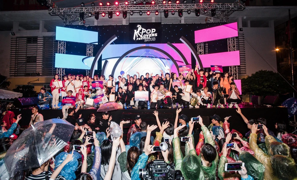 Nhiều hạt nhân âm nhạc trẻ xuất hiện trong lễ hội dành cho người yêu Kpop