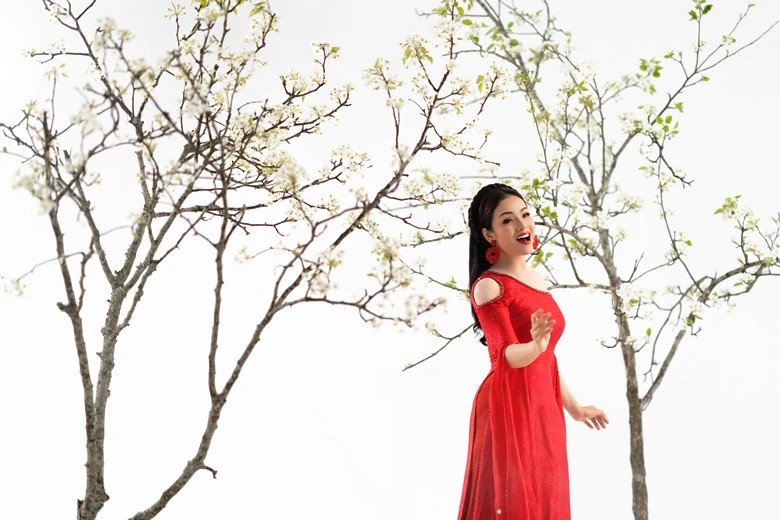 Nữ tiến sĩ âm nhạc làm MV đầy màu sắc tôn vinh vẻ đẹp phái yếu