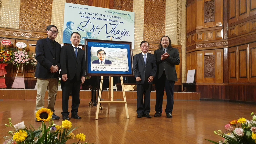 Ra mắt bộ tem kỷ niệm 100 năm sinh nhạc sĩ Đỗ Nhuận
