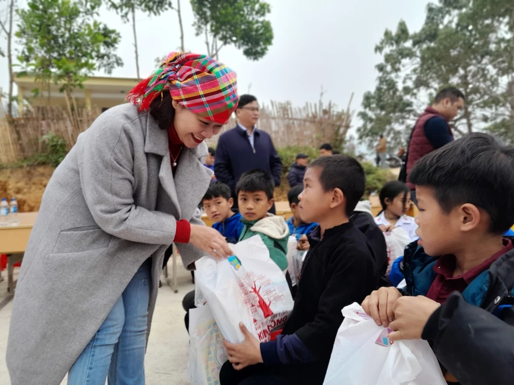 Trẻ em ở Nà Khuông - Cao Bằng có thêm 2 phòng học mới