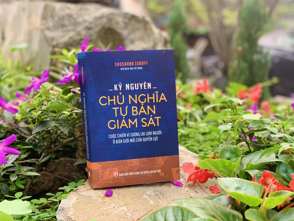 Cuốn sách "Kỷ nguyên chủ nghĩa tư bản giám sát: Cuộc chiến vì tương lai loài người ở biên giới mới của quyền lực" của giáo sư đại học Havard