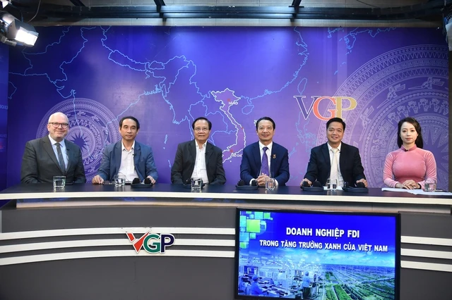  Tọa đàm: "Doanh nghiệp FDI trong tăng trưởng xanh của Việt Nam". 