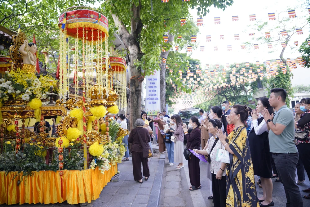 Đại lễ Phật đản được tổ chức trang nghiêm tại chùa Quán Sứ - Hà Nội. Ảnh: ĐỖ TRUNG