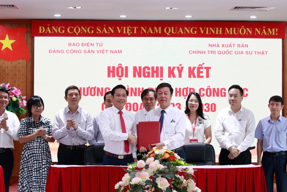 NXB Chính trị quốc gia Sự thật phối hợp với Báo điện tử Đảng Cộng sản Việt Nam tổ chức Hội nghị ký kết Chương trình phối hợp công tác