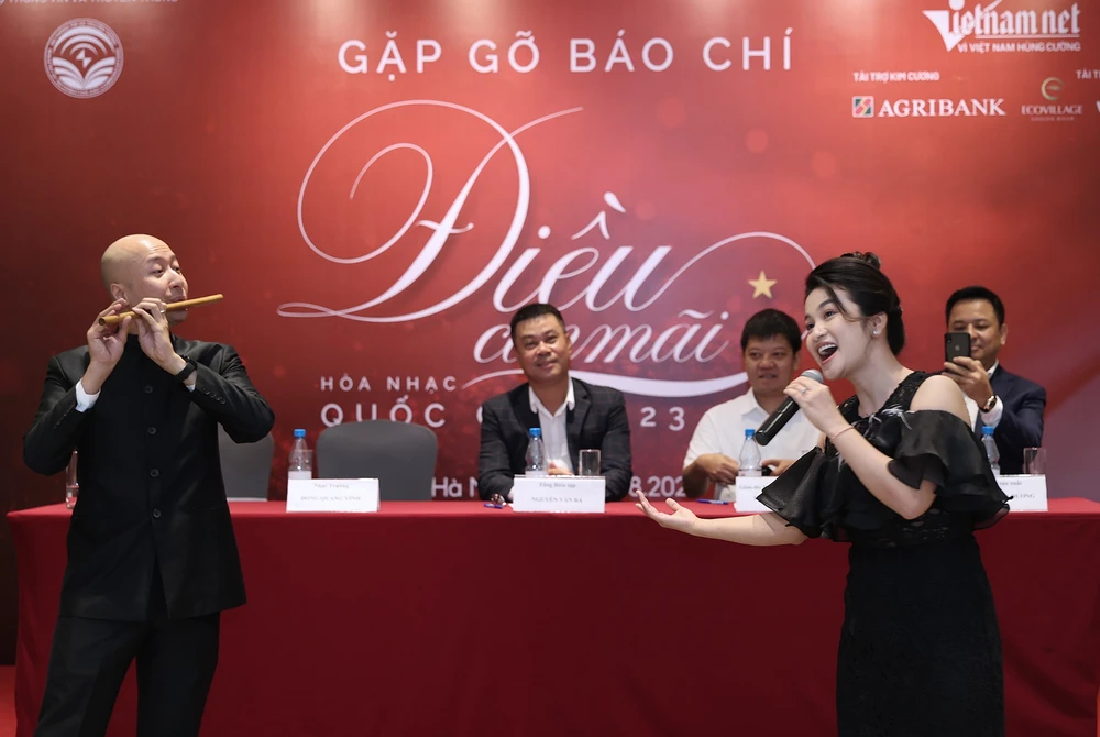 Nhạc trưởng Đồng Quang Vinh và ca sĩ Đỗ Tố Hoa là hai trong số nhiều nhân tố mới của Điều còn mãi 2023