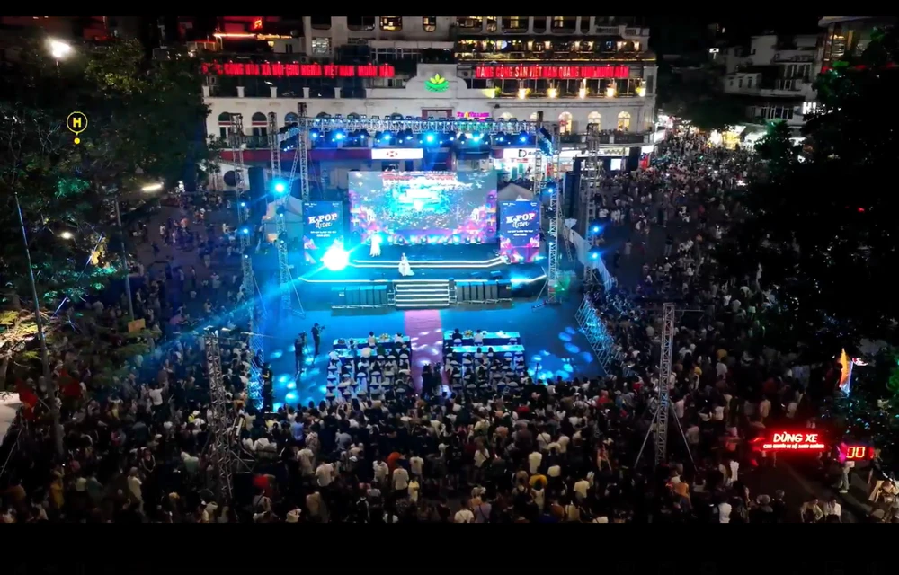 Quảng trường Đông Kinh Nghĩa Thục, phố đi bộ Hoàn Kiếm khi diễn ra chương trình "Bài hát K-pop" tôi yêu năm 2023 