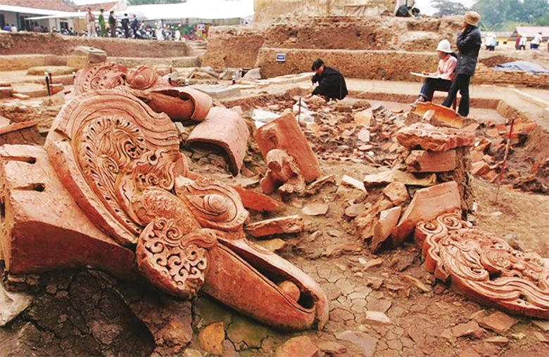 Nhiều hiện vật quý đã được tìm thấy trong các cuộc khai quật khảo cổ trước đây tại Hoàng Thành Thăng Long 